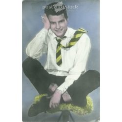   1963 – German actor Horst Buchholz. Colored photo sheet reproduction, offset print. Old postcard. (2792611)