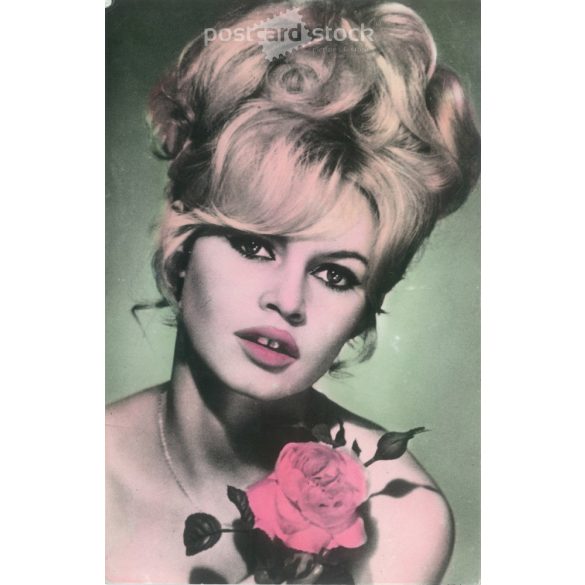 Brigitte Bardot is a French film star. Colored photo sheet reproduction, offset print. Old postcard. (2792612)