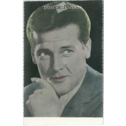   Roger Moore is an American movie star. Colored photo sheet reproduction, offset print. Old postcard. (2792613)