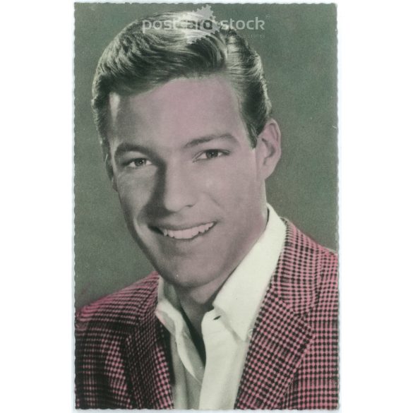 Ricard Chamberlain is an American actor and singer. Colored photo sheet reproduction, offset print. Old postcard. (2792616)