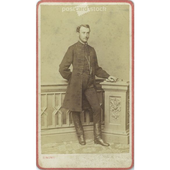 1866 – Made in Simonyi photography studio. Pest, Váczi utcza 1. The identity of the man in the picture is unknown. Old photo, business card, CDV photo. (2792675)