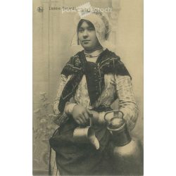   Flemish folk costume. Original paper image. Old photo. Black and white photo sheet, old postcard. (2792693)