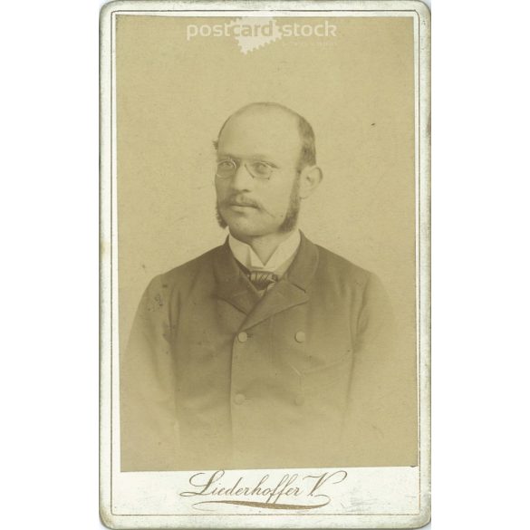 1891. Studio photo of a middle-aged, elegant gentleman. The person in the picture is unknown. The work of the Liederhoffer photography studio. Budapest. Old photo, business card, CDV photo. (2792710)