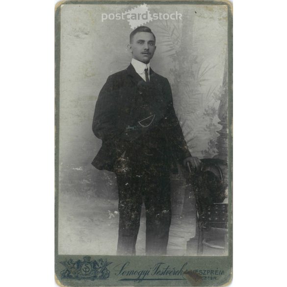 Circa 1900. Studio photo of a young man. The person in the picture is unknown. The work of the photography studio of the Somogyi brothers. Veszprém. Old photo, business card, CDV photo. (2792711)