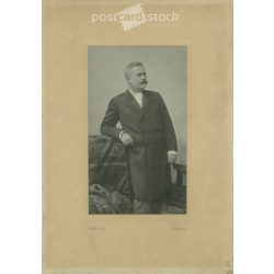   Late 1890s. Studio photo of an elegant gentleman. The person in the picture is unknown. The work of the photography studio of Károly Koller’s successors. Budapest. Old photo, original cabinet photo / hardback photo. (2792728)