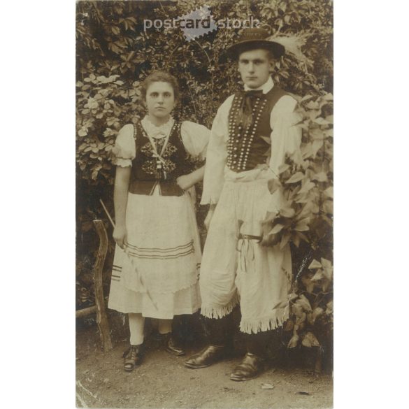 In folk costume. The persons in the picture are unknown. Original paper image. Old photo. Black and white photo sheet, old postcard. (27925754)