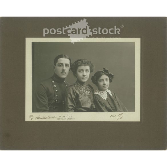 1913 – Family photo, studio recording. The persons in the picture are unknown. The photo was taken by István Ábrahám photography studio. Miskolc. Old photo, original cabinet photo / hardback photo. (2792756)