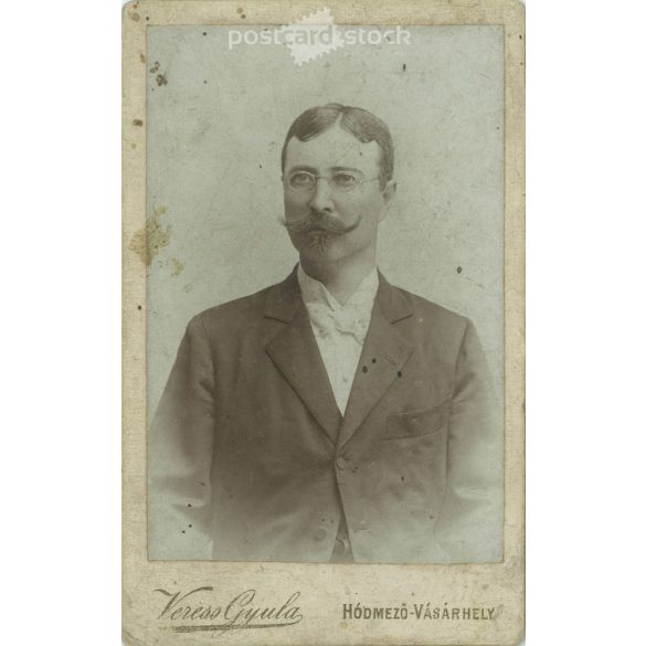 Circa 1900. Studio photo of unknown man. The work of the photography studio of Gyula Veress. Hódmező-Vásárhely. Old photo, business card, CDV photo. (2792760)