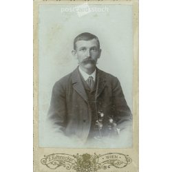   Circa 1900. Studio photo of unknown man. This is the work of the Kaltenecker photography studio. Vienna. Old photo, business card, CDV photo. (2792761)