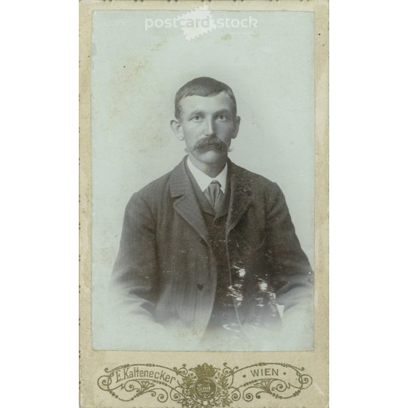 Circa 1900. Studio photo of unknown man. This is the work of the Kaltenecker photography studio. Vienna. Old photo, business card, CDV photo. (2792761)