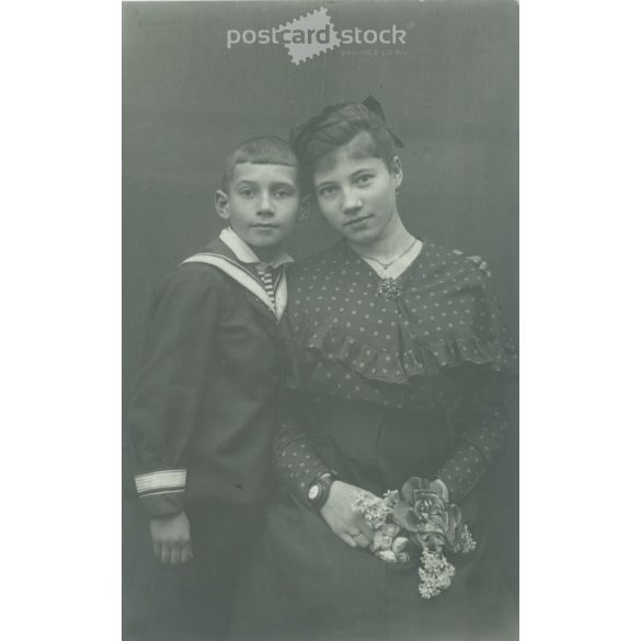 Circa 1910. Mother and son, studio shot. The identity of the people in the picture and the creator of the picture are unknown. Original paper image. Old photo. Black and white photo sheet, old postcard. (27925762)