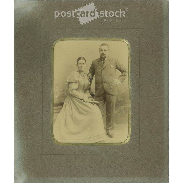 Late 1800s. Studio photo of a middle-aged couple. The identity of the people in the picture and the creator of the picture are unknown. Old photo, original cabinet photo / hardback photo. (2792773)