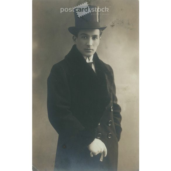 Circa 1900. Studio shot of elegant young man. The person in the picture is unknown. The photo was taken by József Kiss és Fia photography studio. Mouse. Original paper image. Old photo. Black and white photo sheet, old postcard. (27925779)