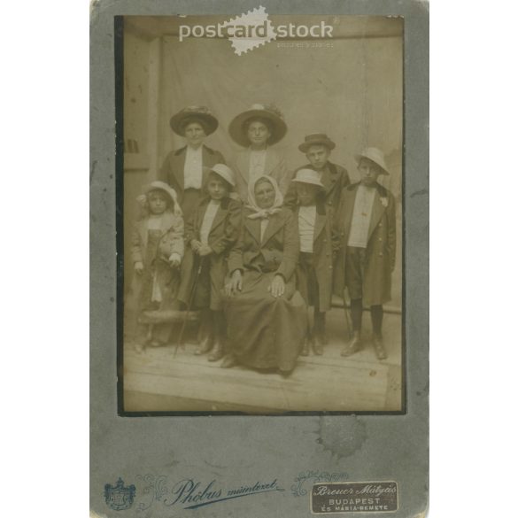 1910s. Ladies and children in hats. The identity of the people in the picture is unknown. The picture was taken by Mátyás Breuer. Hermit Mary. Old photo, original cabinet photo / hardback photo. (2792782)