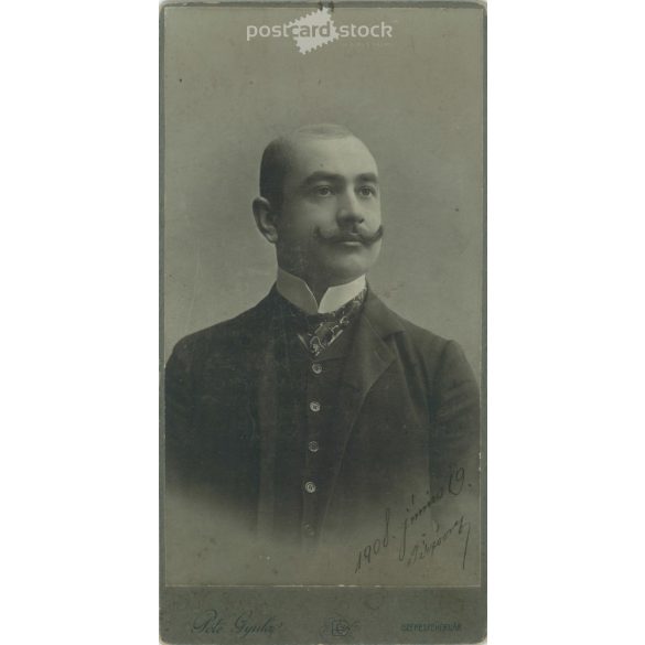 1908. Studio photo of an elegant man. The person in the picture is unknown. The work of Pete Gyula’s photography studio. Székesfehérvár. Old photo, original cabinet photo / hardback photo. (2792791)